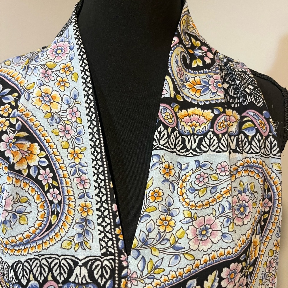 Floral & Ivy Paisley Print Sleeveless Blouse - Picture 4 of 8